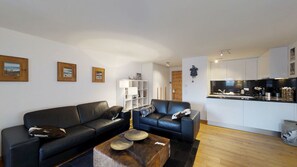 Fernseher, DVD-Player, Stereoanlage