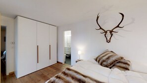 1 bedroom, desk, iron/ironing board, WiFi