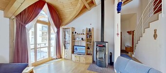 Nice and quiet 4-room apartment spread over two floors, under the roof, with vie