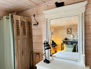 2 slaapkamers, een strijkplank/strijkijzer, reisbedje, wifi (toeslag)