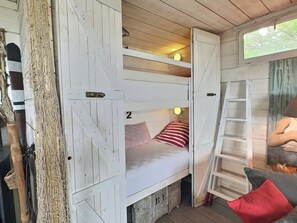 2 makuuhuonetta, silitysrauta/-lauta, vauvan matkasänky, Wi-Fi
