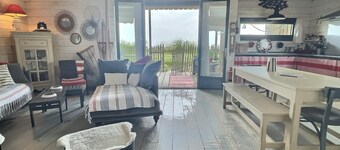 "La Pointe Pescade" fishermen's hut facing the estuary, swimming pool, air conditioning.