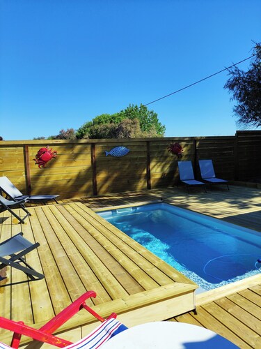 "La Pointe Pescade" fishermen's hut facing the estuary, swimming pool, air conditioning.