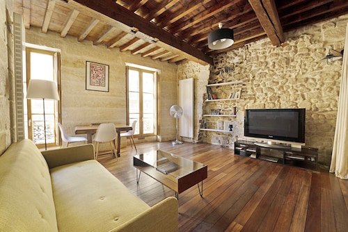 Charming apartment in the historic center of Uzès with air condition and parking