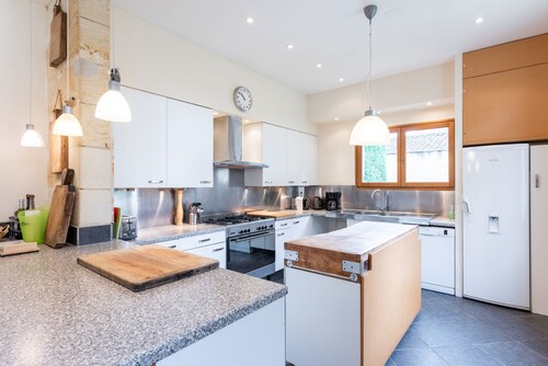 Near Saint Emilion, Fab terrace, pool, Big Family house.