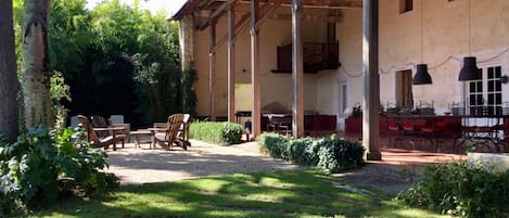 تناول الطعام بالخارج