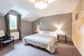 6 bedrooms, iron/ironing board, travel crib, free WiFi - Near Saint Emilion, Fab terrace, pool, Big Family house. (Coutras)