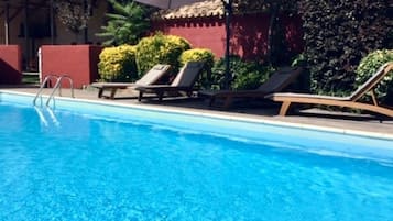 Outdoor pool, a heated pool