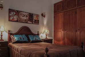 2 bedrooms, iron/ironing board, Internet, bed sheets