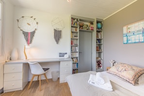 3 habitaciones, escritorio, tabla de planchar con plancha y wifi gratis 