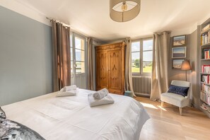 3 Schlafzimmer, Schreibtisch, Bügeleisen/Bügelbrett, kostenloses WLAN