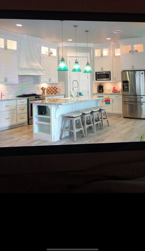 Fridge, microwave, stovetop, dishwasher - COCONUT SUNRISE: OPEN FOR BUSINESS! 100 STEPS TO BEACH!<br>SOCIAL DISTANCE HERE! (Bolivar Peninsula)