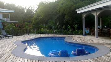 Kolam renang outdoor