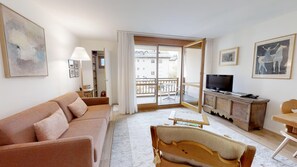 Fernseher, DVD-Player, Stereoanlage