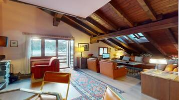 Fernseher, Kamin, Stereoanlage