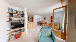 Fernseher, DVD-Player, Stereoanlage