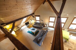 Smart TV, DVD player, books, stereo - Magnificent apartment, 656 feet from the lake of Annecy (Duingt)