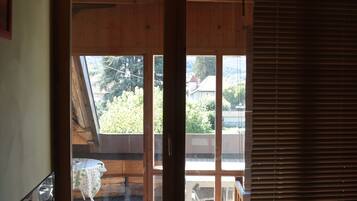 1 室のベッドルーム、デスク、アイロン / アイロン台、WiFi (無料)