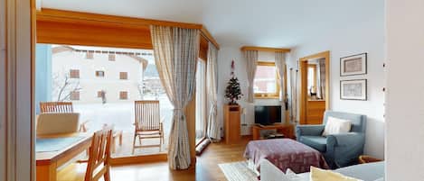 Télévision, lecteur de DVD, chaîne hi-fi