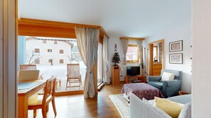 Fernseher, DVD-Player, Stereoanlage