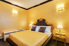 1 quarto, cofres nos quartos, ferros/tábuas de passar roupa