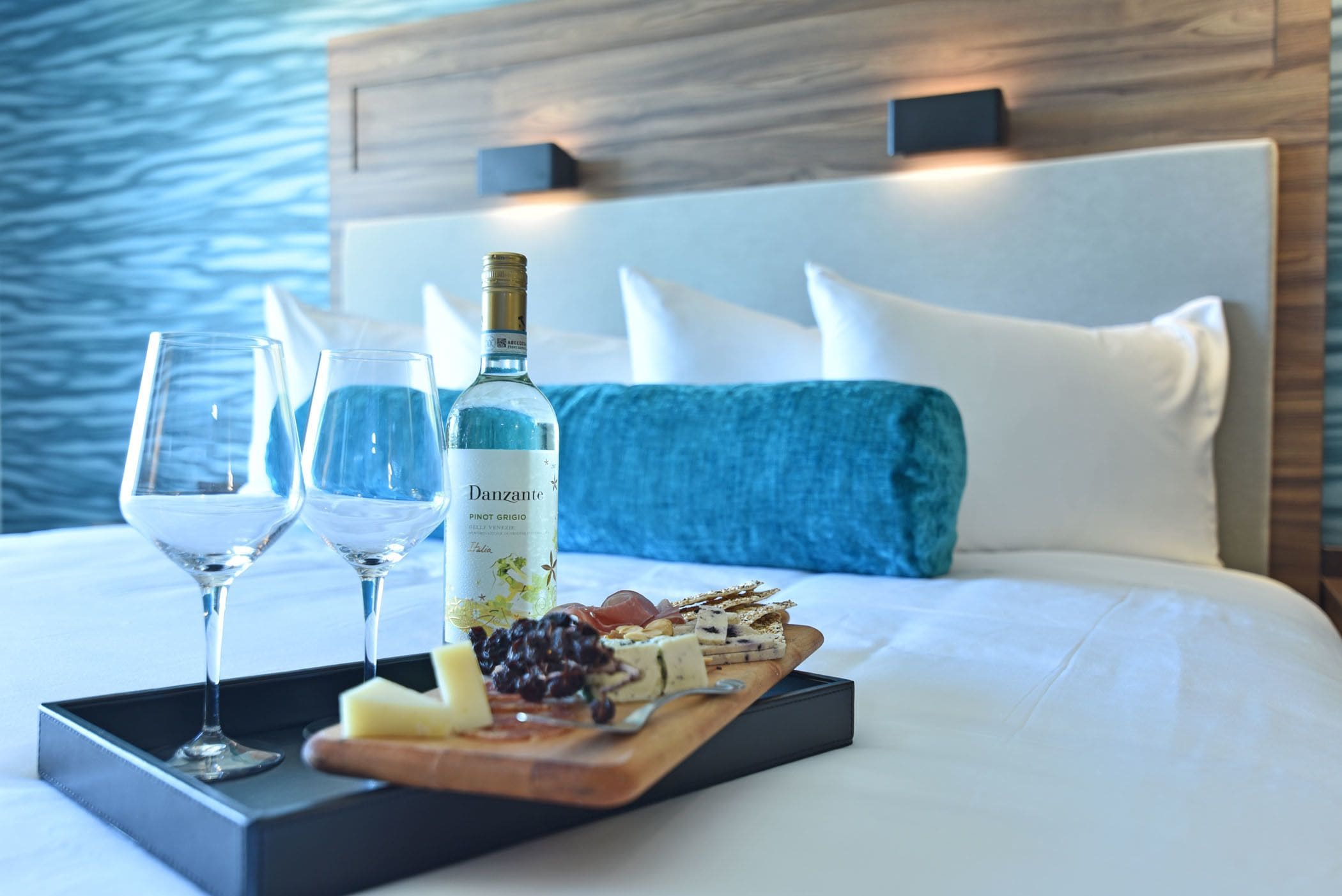 egyptian cotton sheets, premium bedding, pillow-top beds, in-room safe