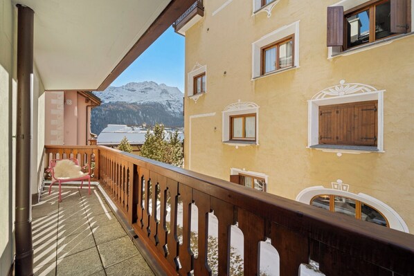 Property grounds - Sunny and spacious 3½-room apartment on the first floor, 110m2, south facing wit (Silvaplana)