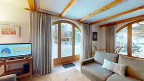 Télévision, lecteur de DVD, chaîne hi-fi