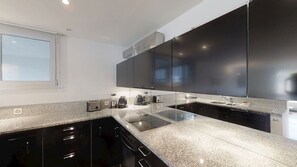 Fridge, oven, stovetop, dishwasher