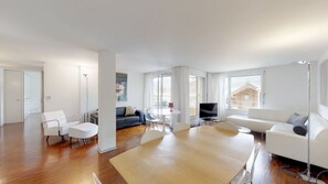 TV, DVD player, stereo - Tastefully decorated 3 room on the second floor. (St. Moritz)