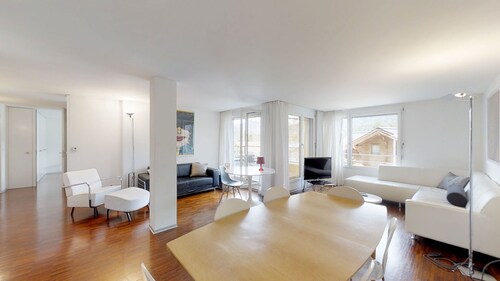 Tastefully decorated 3 room on the second floor.