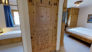 2 bedrooms, iron/ironing board, internet, bed sheets