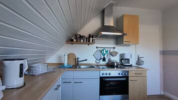 Fridge, microwave, oven, coffee/tea maker