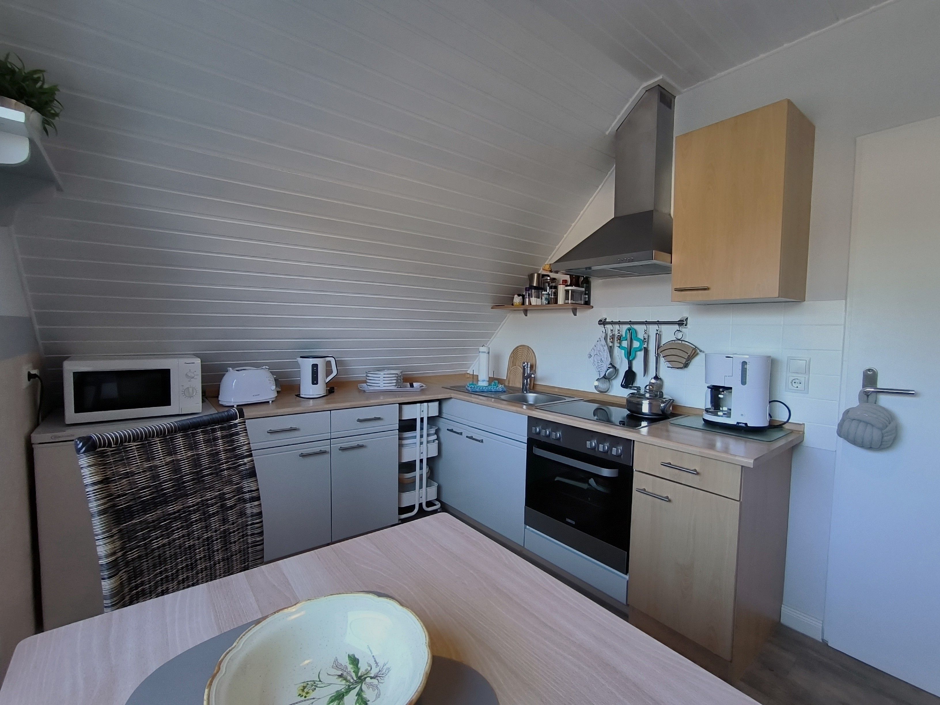 Kjøleskap, mikrobølgeovn, ovn og kaffetrakter/tekoker