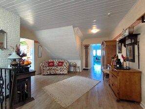 Unclassified image, 2 of 16, button