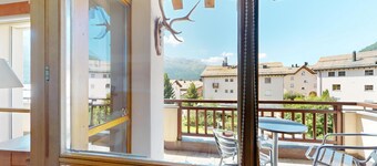 Bright 3 ½-room apartment, 80 m2 spread over two floors.