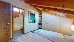 1 bedroom, desk, iron/ironing board, WiFi