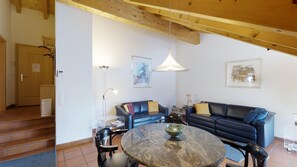 Interior - 2½-room apartment on the top floor (attic apartment), 64m2. (Silvaplana)