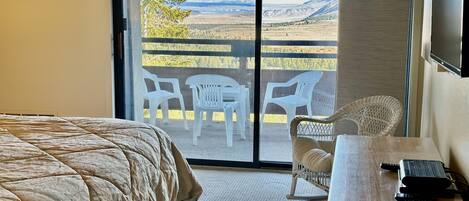 2 عدّة غرف نوم ومكواة/لوح كي وواي فاي وملاءات أسرّة