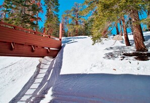 Property grounds - Updated Mountainside Mammoth Condo with Amazing Views-Close to Lakes and Trails! (Mammoth Lakes)