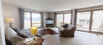 Modern and tastefully furnished 3-room apartment on the ground floor, entrance h