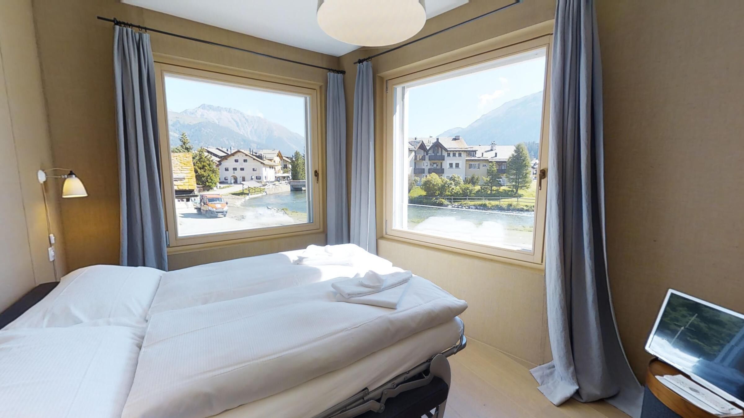 4 Schlafzimmer, Schreibtisch, Bügeleisen/Bügelbrett, WLAN