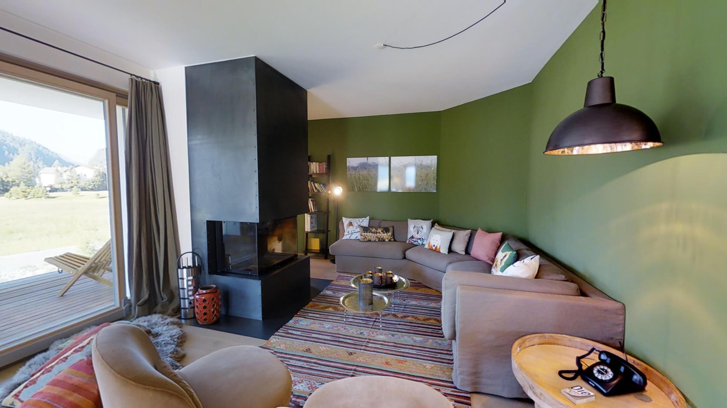 Televisio, takka, DVD-soitin, stereot