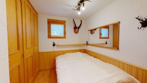 2 habitaciones, escritorio, wifi y ropa de cama