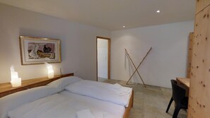 2 Schlafzimmer, Schreibtisch, Bügeleisen/Bügelbrett, WLAN