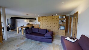 TV, fireplace, stereo