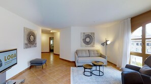 Fernseher, Kamin, Stereoanlage, Arbeitsbereiche