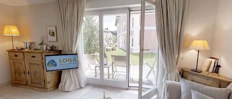 TV, lettore DVD, impianto stereo