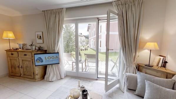 Télévision, lecteur de DVD, chaîne hi-fi