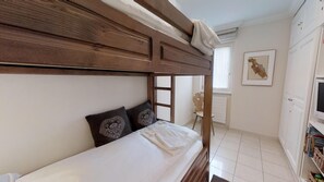 2 bedrooms, desk, iron/ironing board, WiFi
